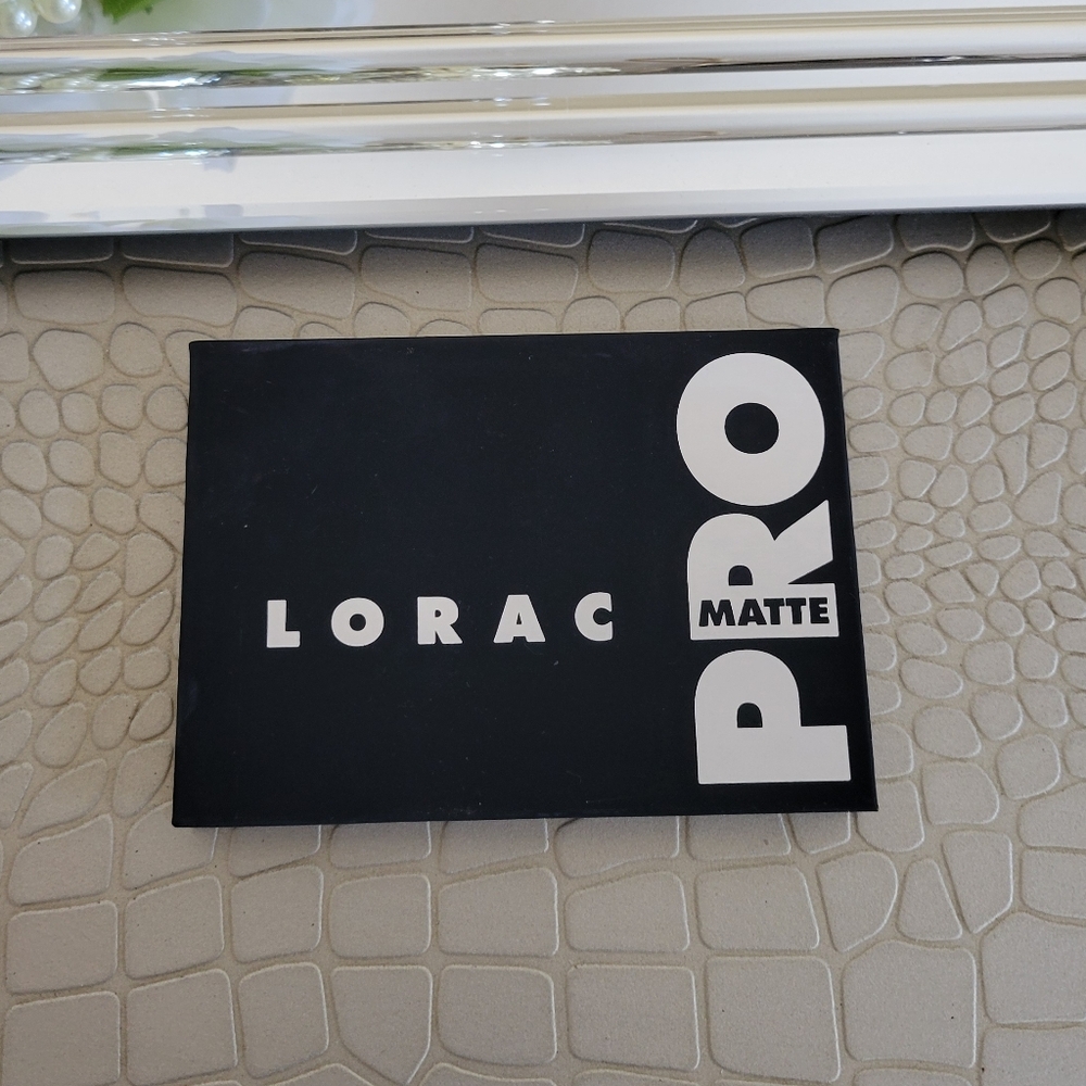LORAC Matte PRO Eyeshadow Palette Neutrals Browns Travel Friendly - Picture 2 of 3
